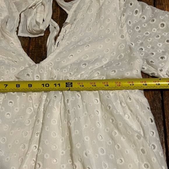 Mustard Seed-adorable, white eyelet top - size M - Picture 5 of 9
